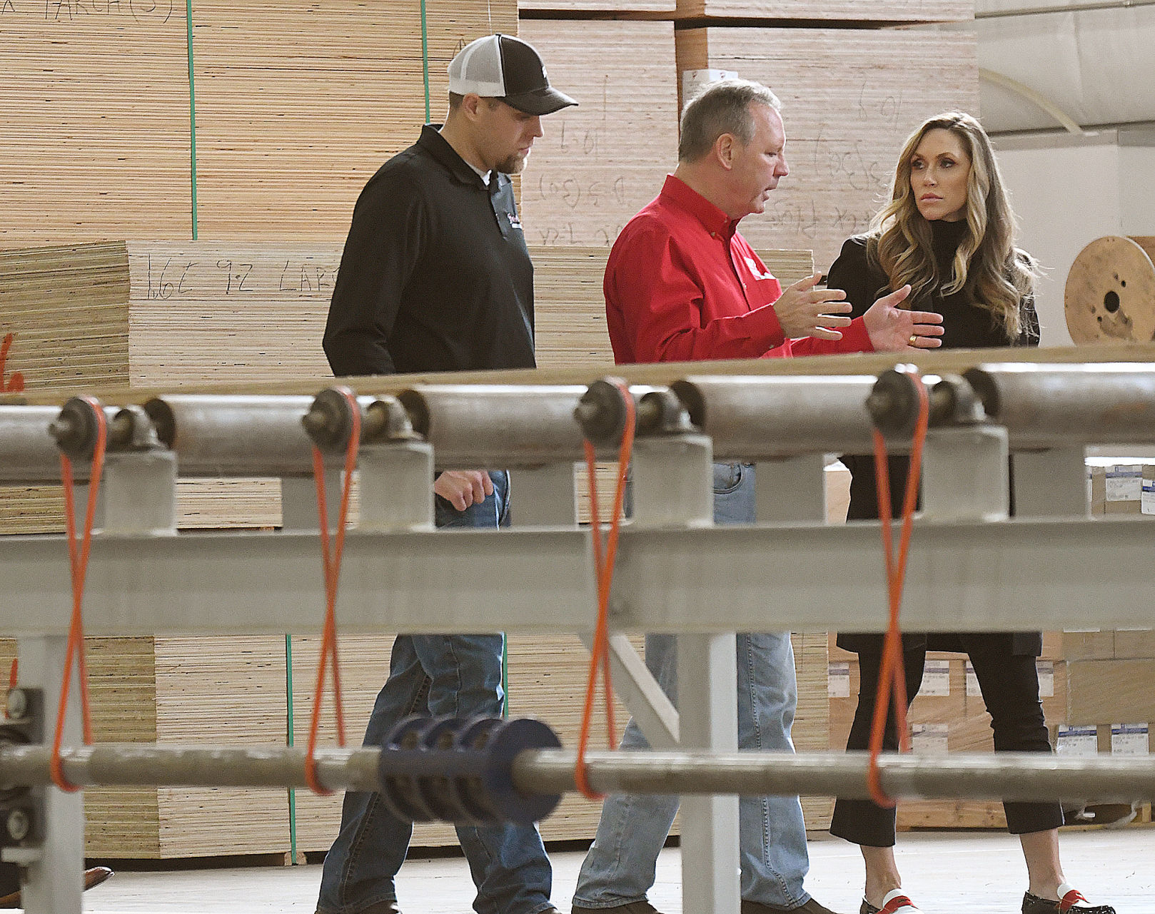112119-adh-nws-Lara Trump Visit02a-my
